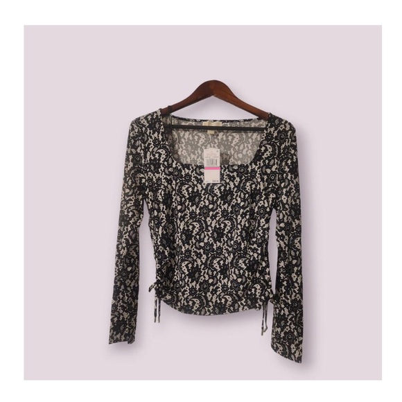 ‼️$5 SALE‼️ MICHAEL KORS Lace Print Side Ruched Top - Picture 3 of 6